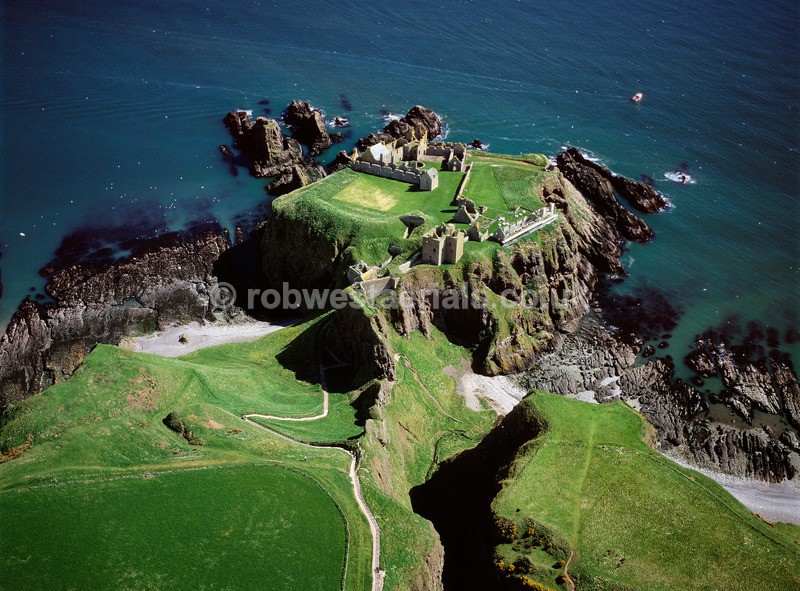 A00599D Dunnotter Castle - Settlements, infrastructure and attractions