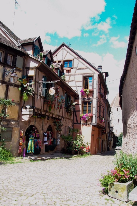 A colourful ladies boutique - Travel, city/land scapes