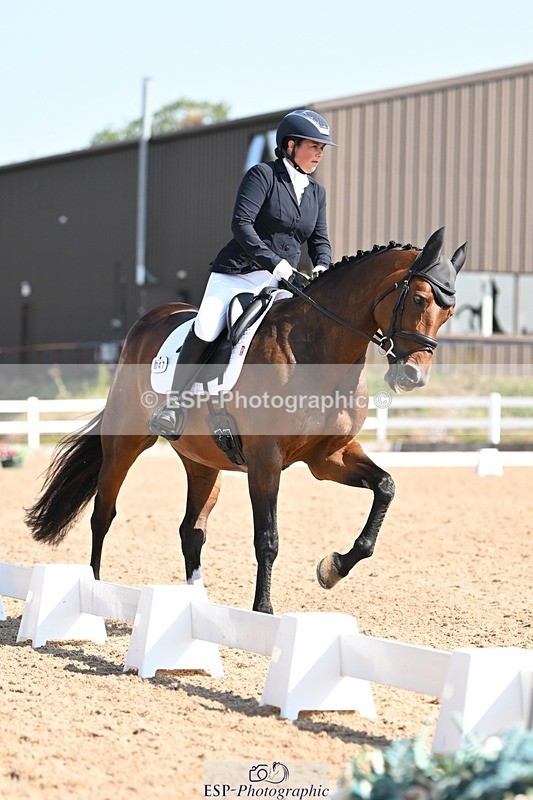 250816-105231-03484 - 047-Hannah.RogersWoodendfarm.Viva