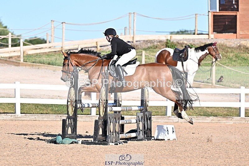 250708A-183809-00607 - 90cm Classes