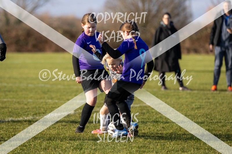 1DX30586 - 2026-01-17 FC Abbey Meads U9 Purple Girls V Develop FC U9 Girls