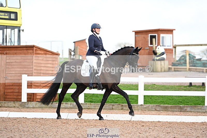 240218A-151003-09023 - 193-SARAH.RIDD-FIRST.KISS