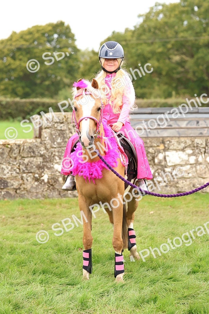 SBM_61674 - S37a - Fancy Dress Showing