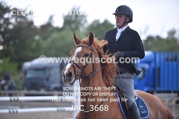 JAC_3668 - CLASS 8 Senior Newcomers/ 1.10m Open