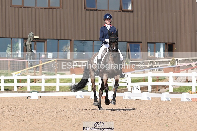 250404-152259-07080 - 117-Myles.Graham-Nibeley.Black.Pearl