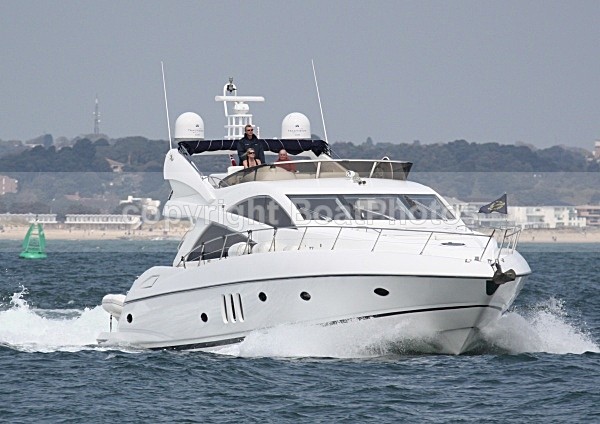 090419 SILVER SPIRIT IMG_3645 - Flybridge Cruisers