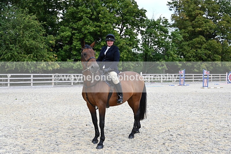 WJ6_3061 - Berks & Bucks - The Old farmhouse - Hound Exercise 20-08-25