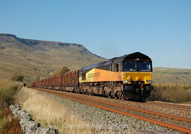 28.9.11 66848 6J37 Carlisle - Chirk, Ais Gill MP 260 - Ais Gill - Milepost 260