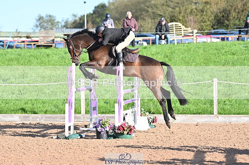 231015A-100300-07126 - Cls 28 Newcomers & 1.10m Open