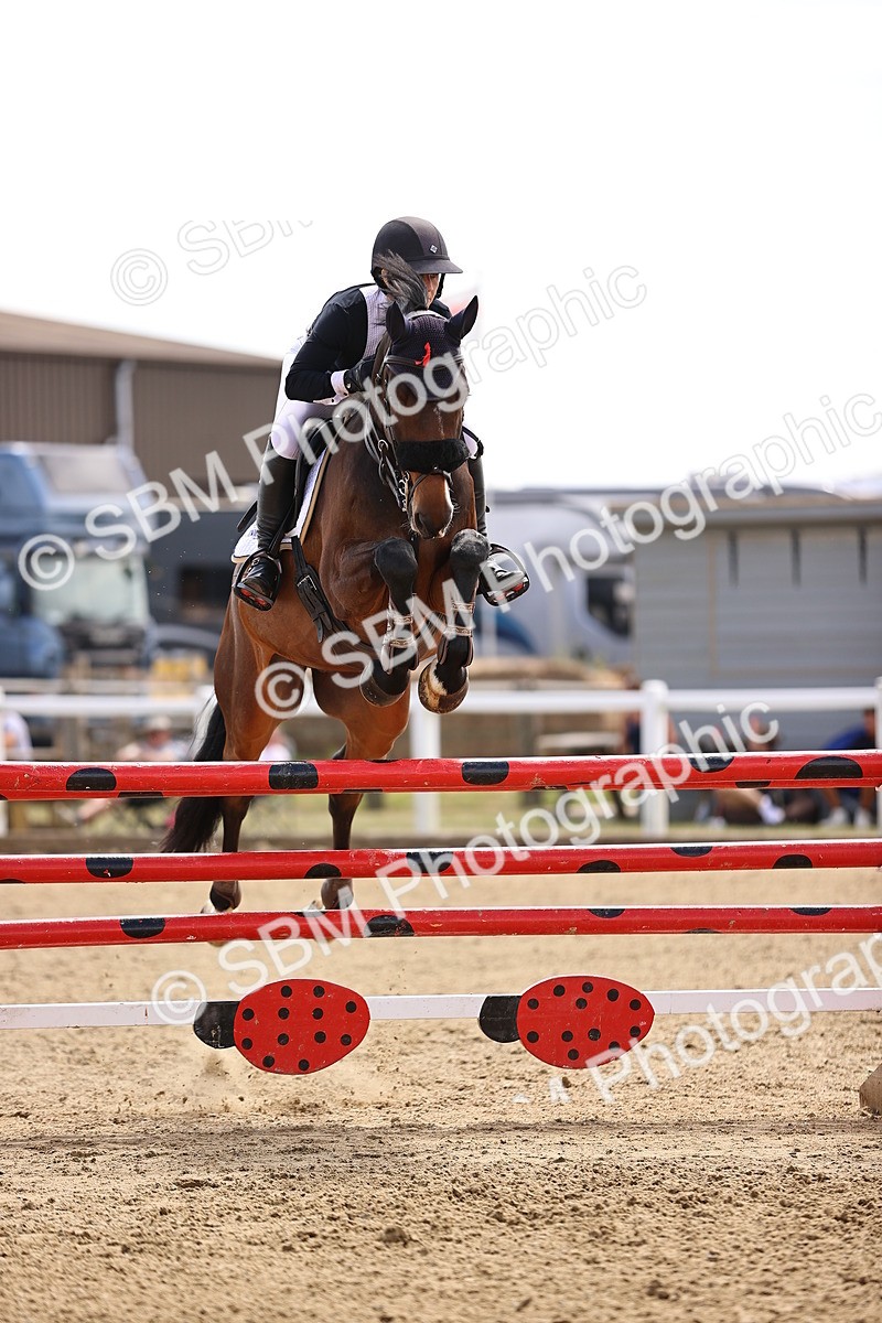 SBM_010572 - Class 9 - Senior Foxhunter - 1.20m Open