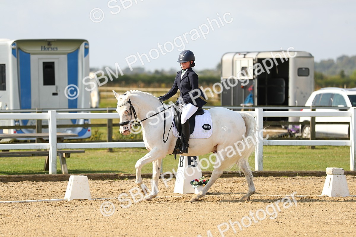 SBM_015587 - Class 13 - Novice 23 - 9.54-11.04