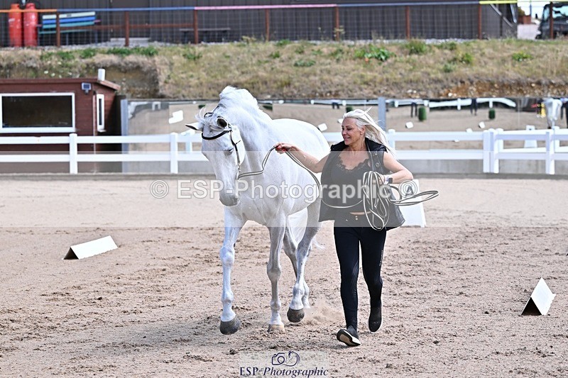 250716-124508-00145 - Trot Up 12.30 to 1.30