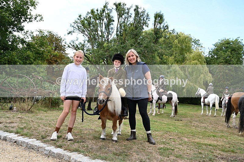 WJ6_3766 - Berks & Bucks - The Old farmhouse - Hound Exercise 20-08-25