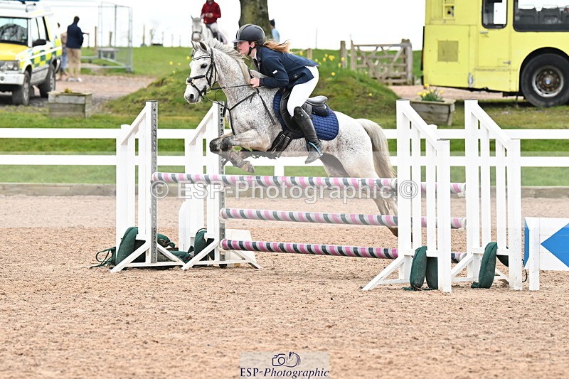 240310A-111319-02265 - Cls 4 Pony Discovery and 90cm Open