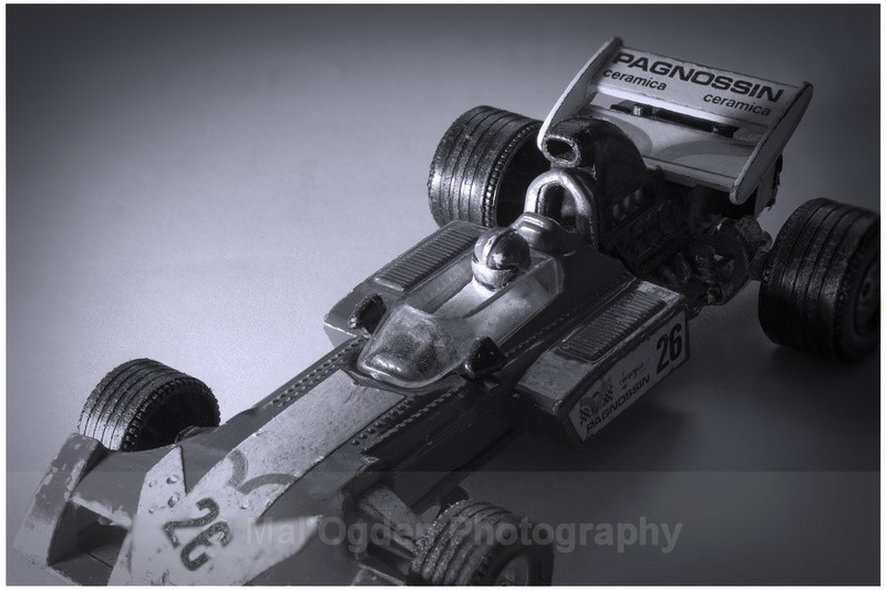 Surtees TSB.9b - Black & White/Monochrome