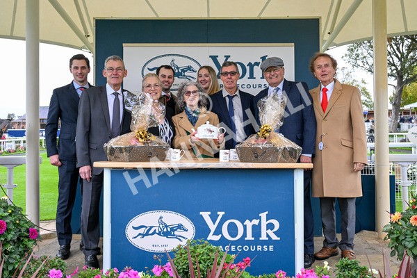 101025-Race 6-Dan Tucker-0546 - Race 6 Copper Knight Winning-Most Horse Handicap at York