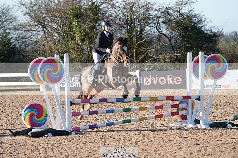 251130-105302-01013 - Cls 4 Pony Brit Nov & 80cm Open