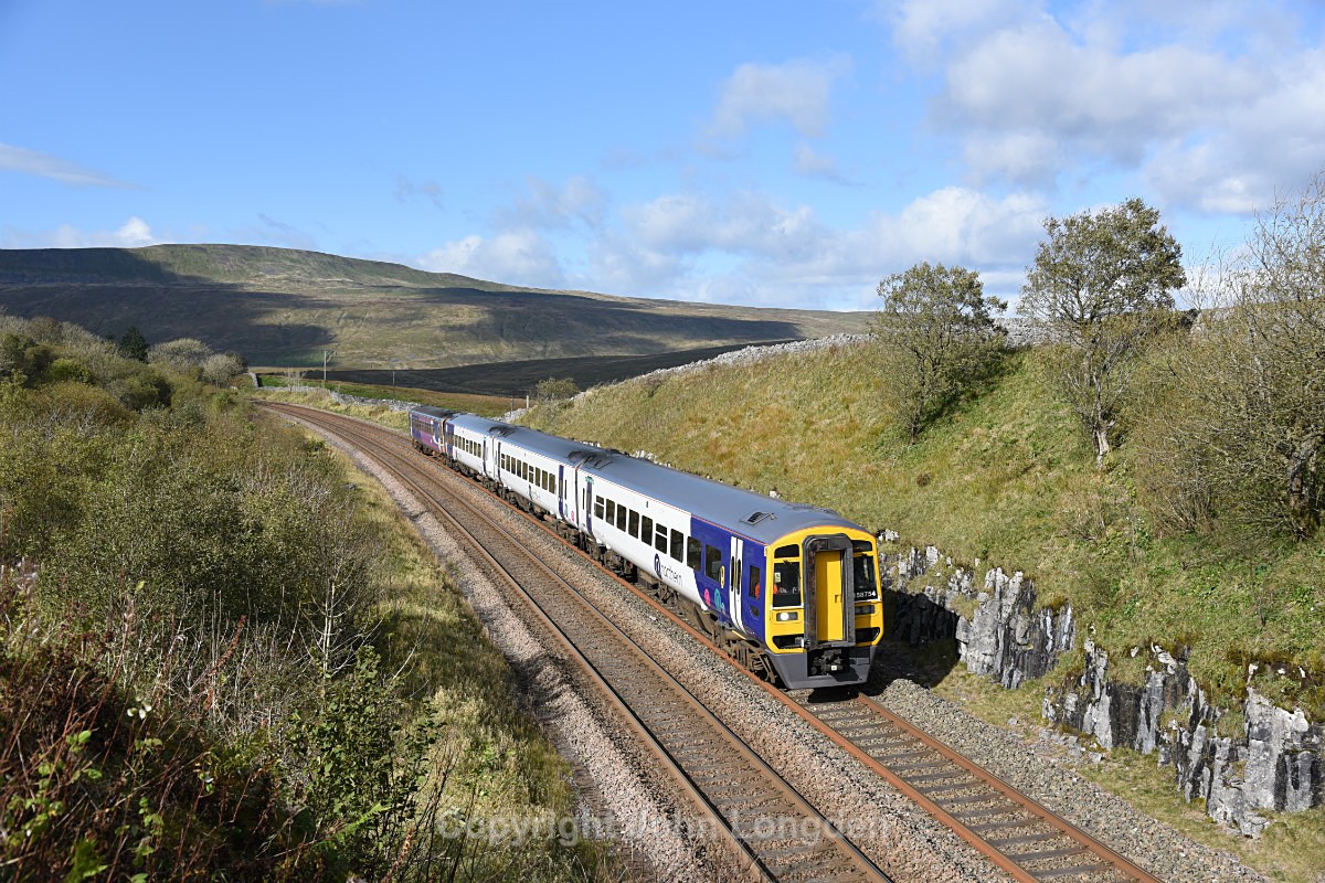 JL - 5.10.17 158754 153361 11:55 Carlisle - Skipton, Salt Lake - Salt Lake Cottages