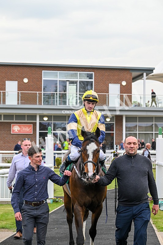 120425-Race 6-Musical Touch-1512 - Race 6