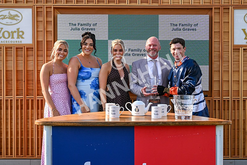 220826-Race 6-Sale Shark-5745 - Race 6 16.45pm Julia Graves Roses Stakes