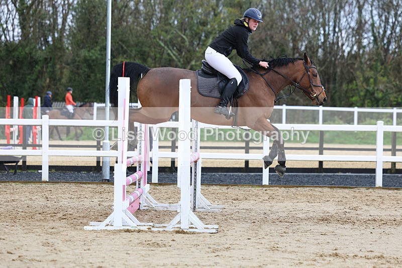 3E7A0600 - Class 4: Senior British Novice/90cm open
