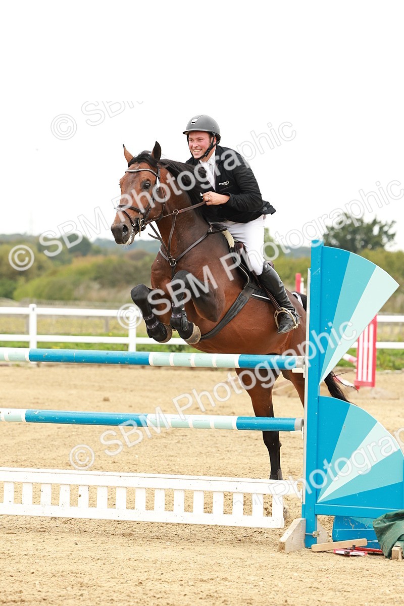 1I0A8009 - Class 5 - Senior Foxhunter 1.20m