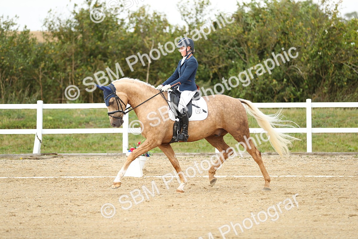 SBM_018494 - Class 14 - Novice 23 - 15.16-16.19