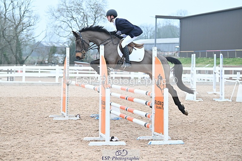 240113A-133858-02238 - Cls 12 Newcomers and 1.10m Open