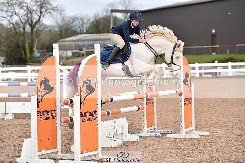 231203A-114124-00937 - Cls 4 Newcomers & 1m Open