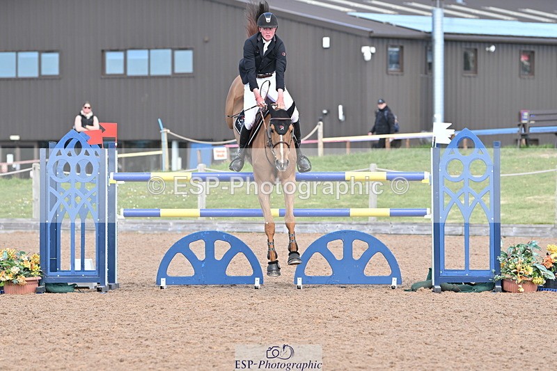 240418A-111114-02481 - Cls 5, 2 Star Medium Tour 1.35m