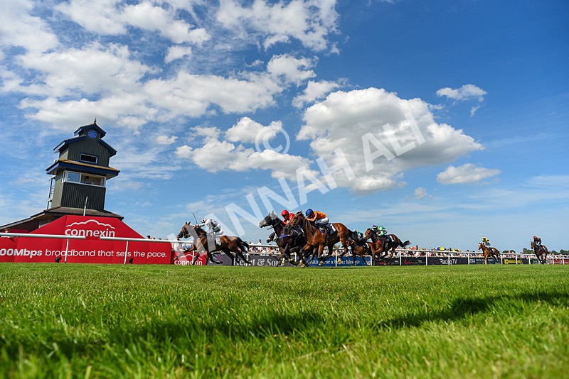 300526-Race 5-Glenfinnan-3427 - Race 5 16.00pm Happy Birthday Colin 'Spud' Stamford Handicap