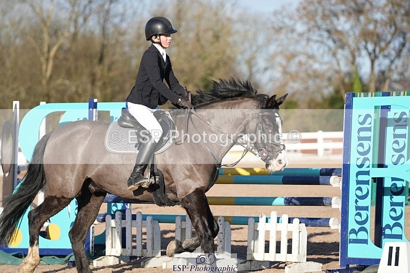 251130-131633-01219 - Cls 15 - 17 Children on Horses