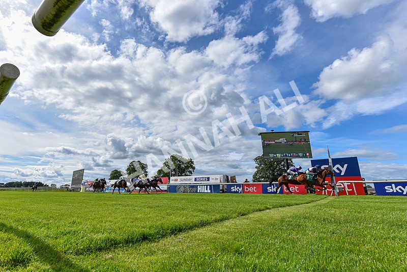310526-Race 1-Alfred Wallace-9369 - Race 1 15.45pm Enter ITV7 For Free Novice Stakes