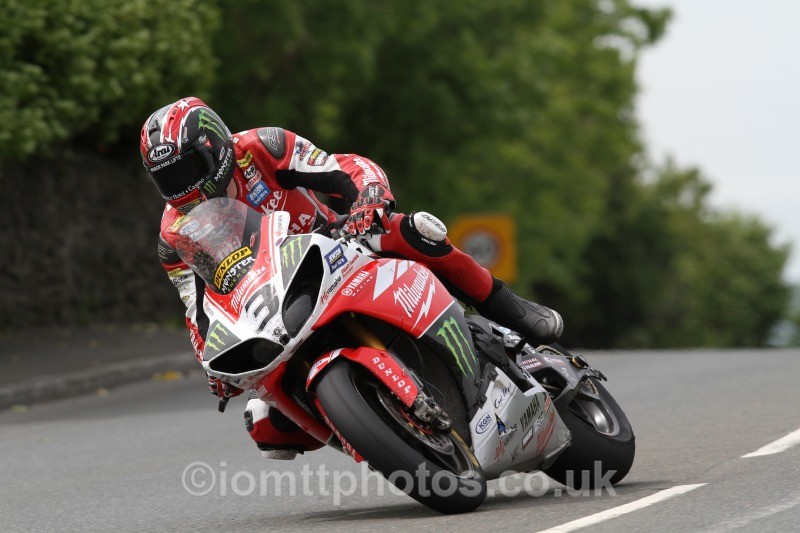 Ian Hutchinson Yamaha / Milwaukee Yamaha - Pokerstars Senior TT