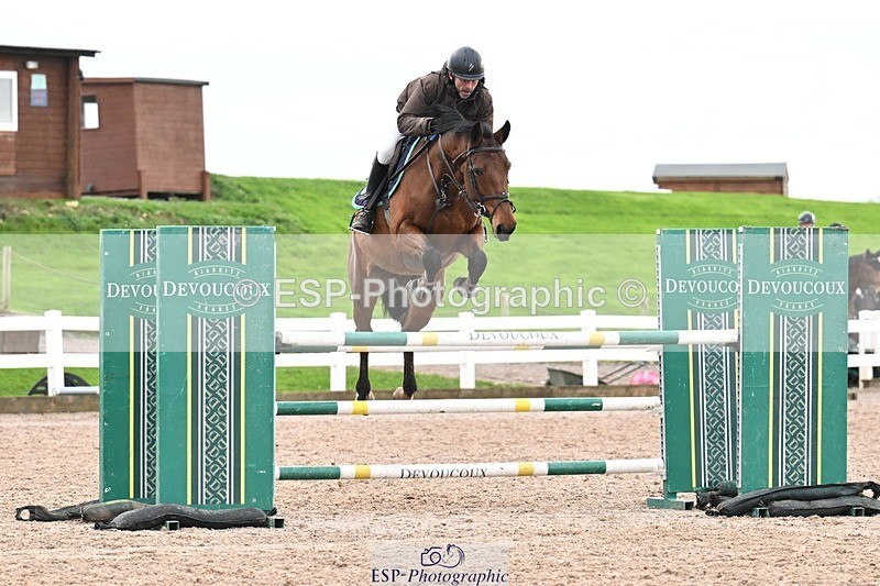 251206-133500-01134 - Cls 13 Snr Foxhunter and 1.20m