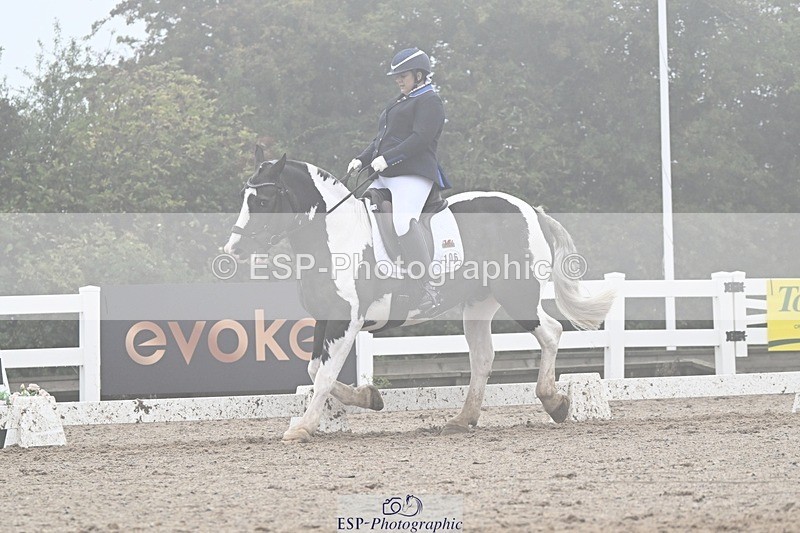 250907-145746-08997 - 106-Lucy.HamblettGalliano.Gold.Dust