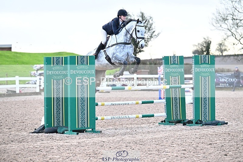 251206-121030-00903 - Cls 12 Snr Newcomers and 1.10m