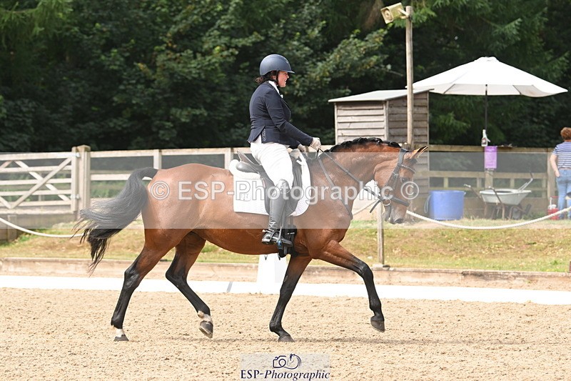 250719A-105110-04068 - 134-Carly.Moore-Taylors.Park.De'.Debutant