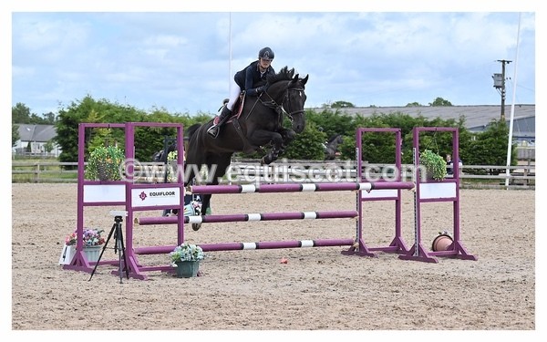 BPP_1135 - CLASS 4 FRI Newcomers/ 1.10m Open
