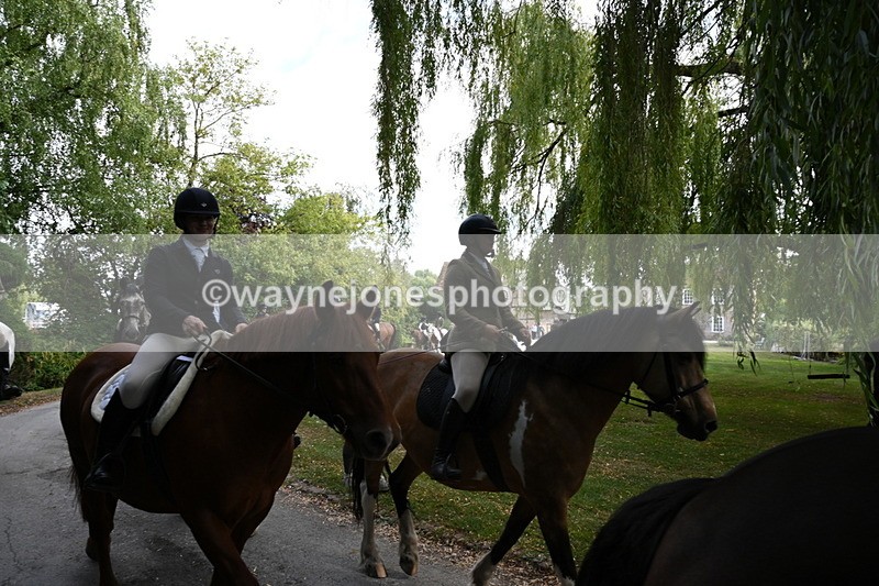WJ6_4016 - Berks & Bucks - The Old farmhouse - Hound Exercise 20-08-25