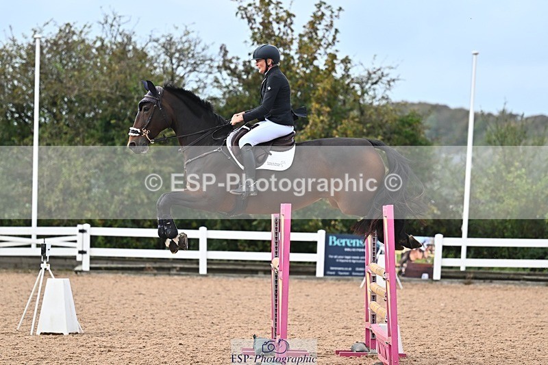 261014-125035-00498 - Cls  05 Snr Newcomers & 1.10m Open