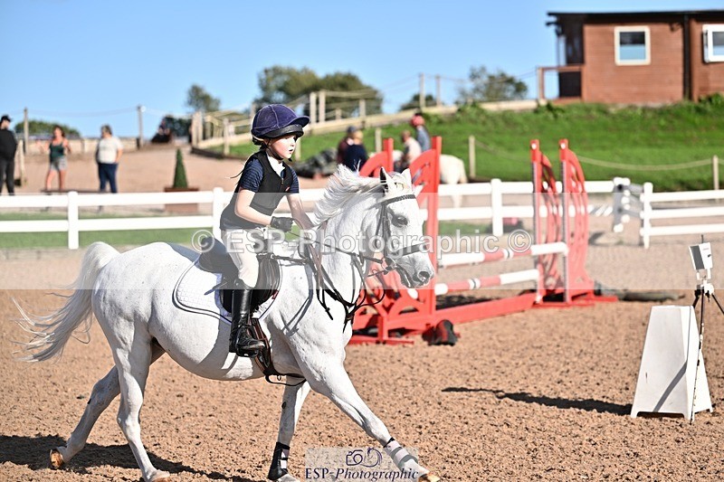 260915-164558-00095 - Clear Round and 60cm