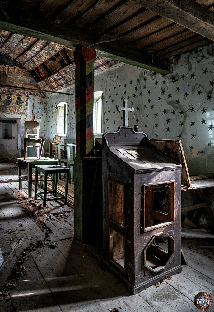 St. Nicolae Lectern | Gherdeal, Romania - The Ghost Village of Gherdeal