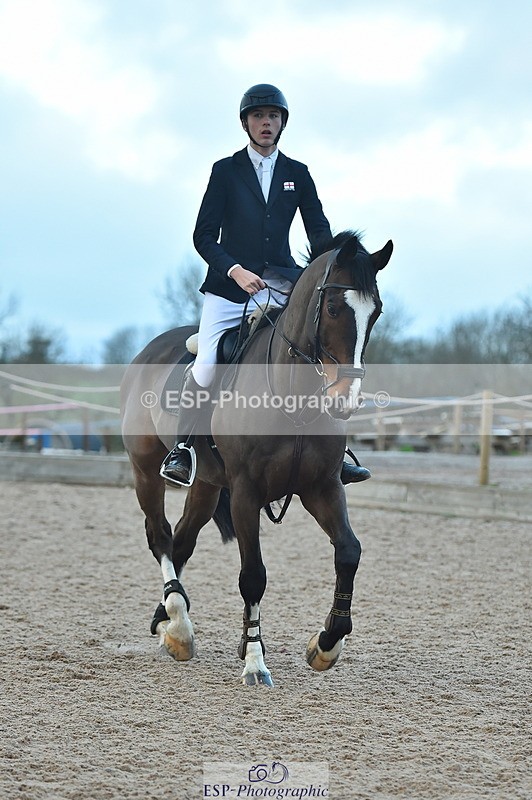 231119A-152018-06372 - Sun Cls 11-13 Children on Horses 90cm, 1m & 1.10m