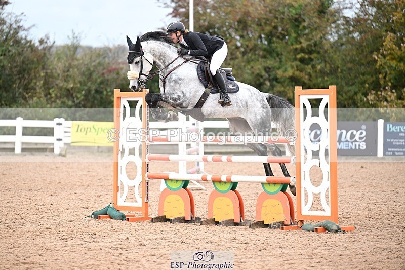 251022-142835-00661 - Cls 6 Snr Foxhunter 1.20m