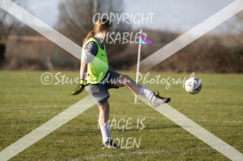 1DX31077 - 2026-01-17 FC Abbey Meads U9 Purple Girls V Develop FC U9 Girls