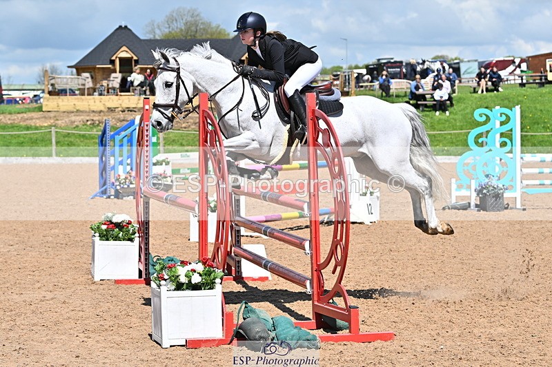 240504A-125846-01682 - Cls 4 Blue Chip Pony Newcomers & 1m Open