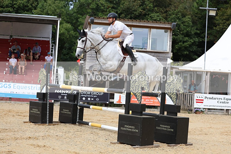 3E7A4613 - Class 9: Senior 1.30m open