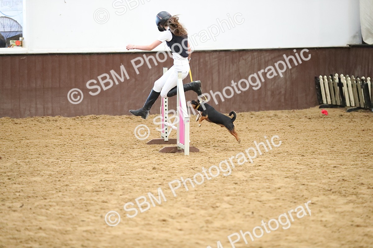 SBM_001909 - Class 3 - Horse & Hound