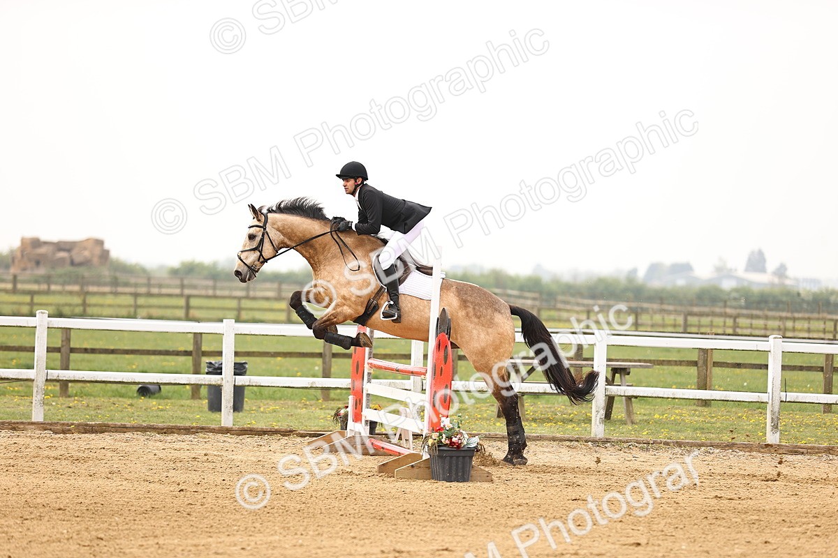  - Class 15 - Senior British novice - 90cm